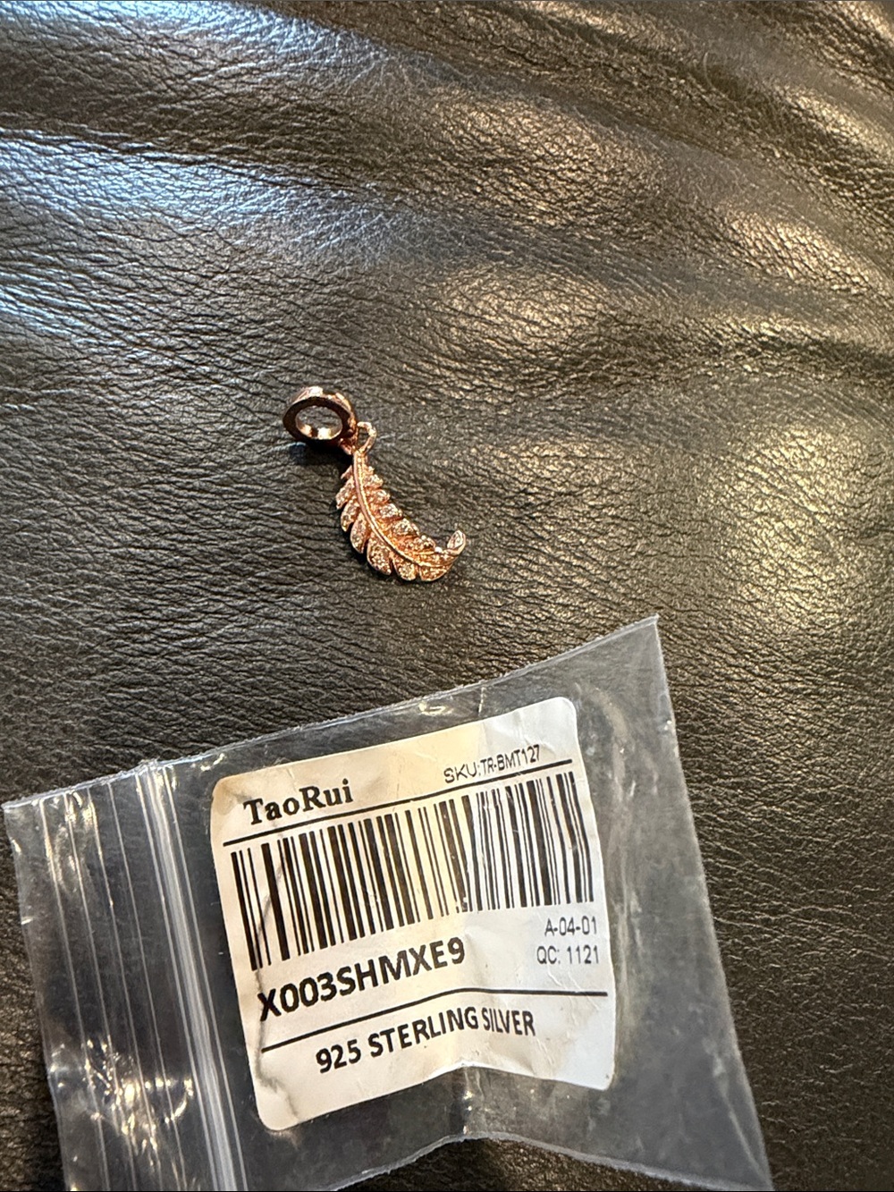 Two Rui Rose Gold Charm Feather - Picture 2 of 2